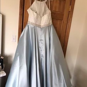 PROM DRESS , NEVER WORN